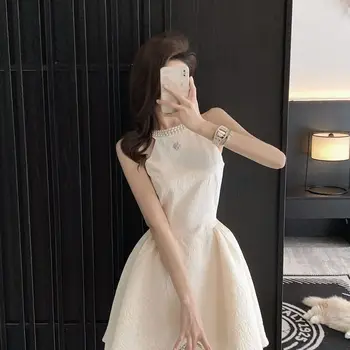 Френското ароматно бяло вечерна рокля за спагети презрамки; Елегантна Секси перлена лятна рокля, а Жените са темпераментни пола с тънка талия; градинска облекло в Корейски стил.